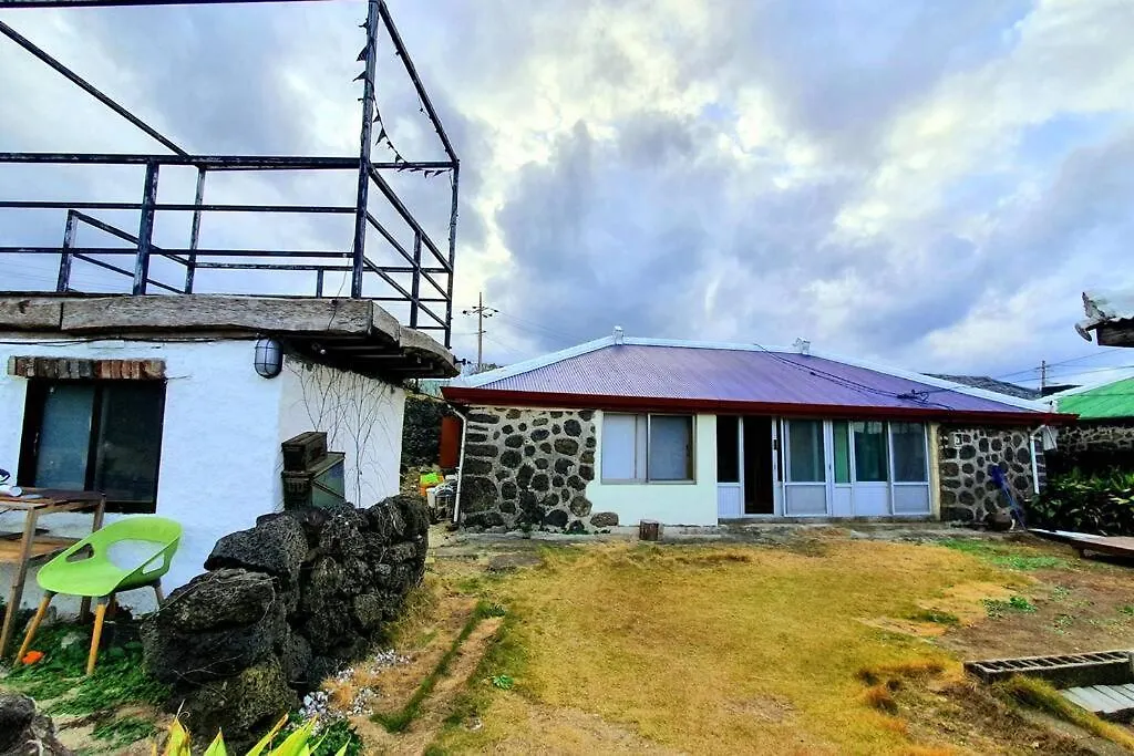 Bada Namu House 바닷가나무집 Villa Csedzsu 0*,  Dél-Korea